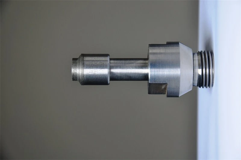 Geïntegreerd boorbit voor automotive glas